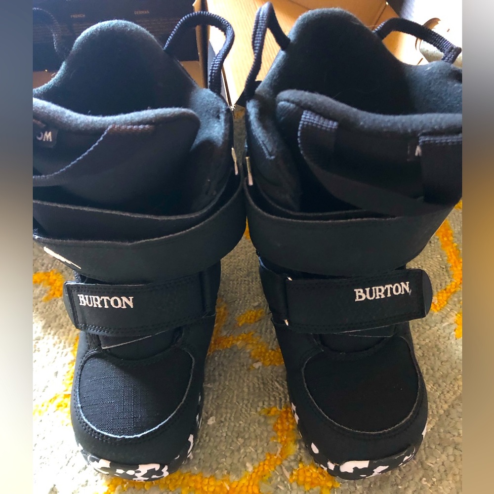 Burton snowboard boots size 9C
